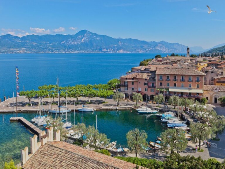 Wochenmarkt in Torri del Benaco - Mercato di Torri del Benaco Wochenmarkt in Torri del Benaco - Mercato di Torri del Benaco